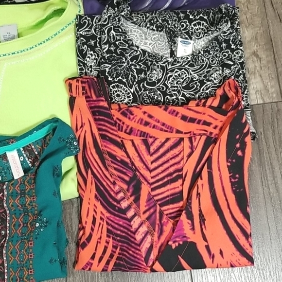 Closet Clearout Lot of 9 Tops - Picture 15 of 15